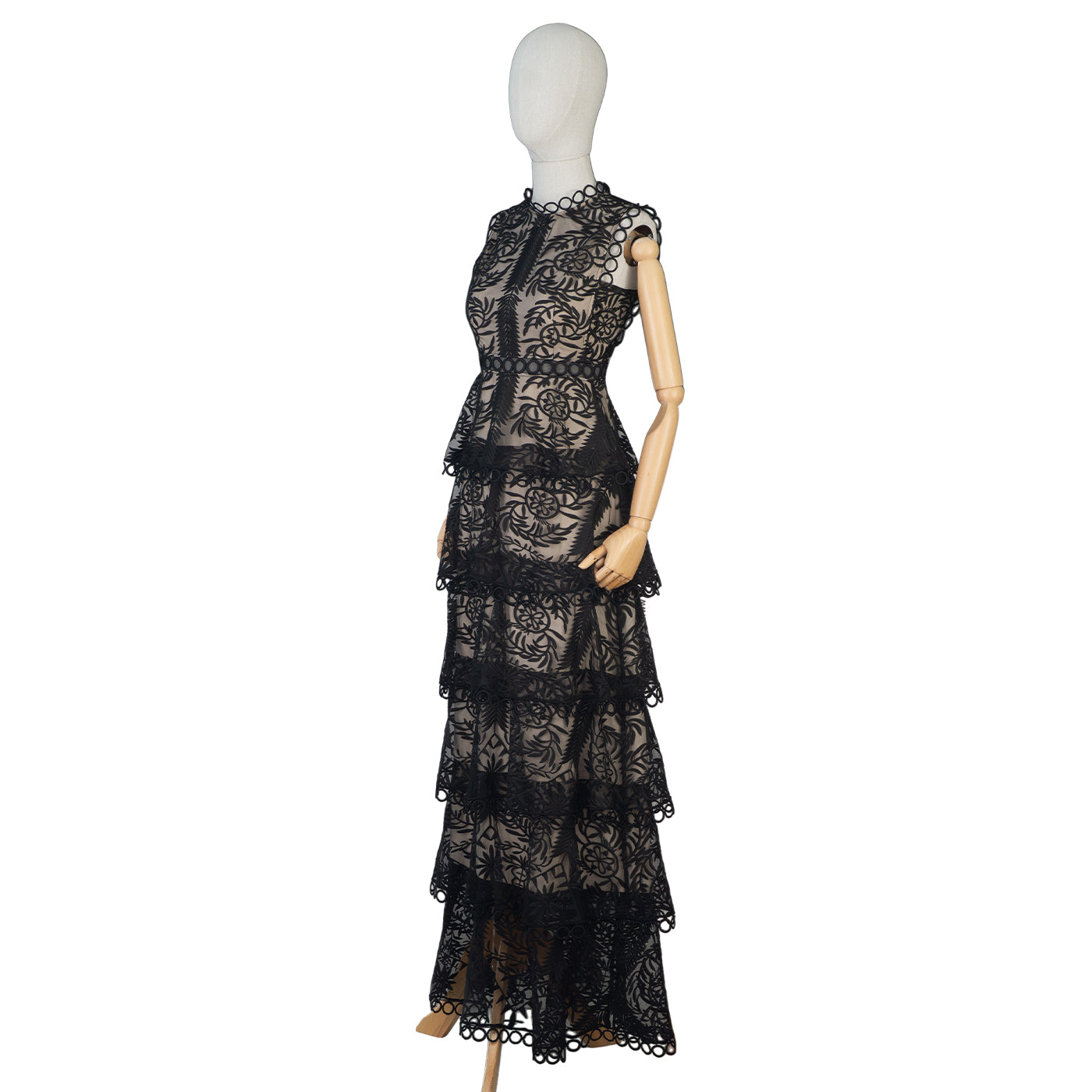 Black Lace Evening Dress – Feminine and Striking