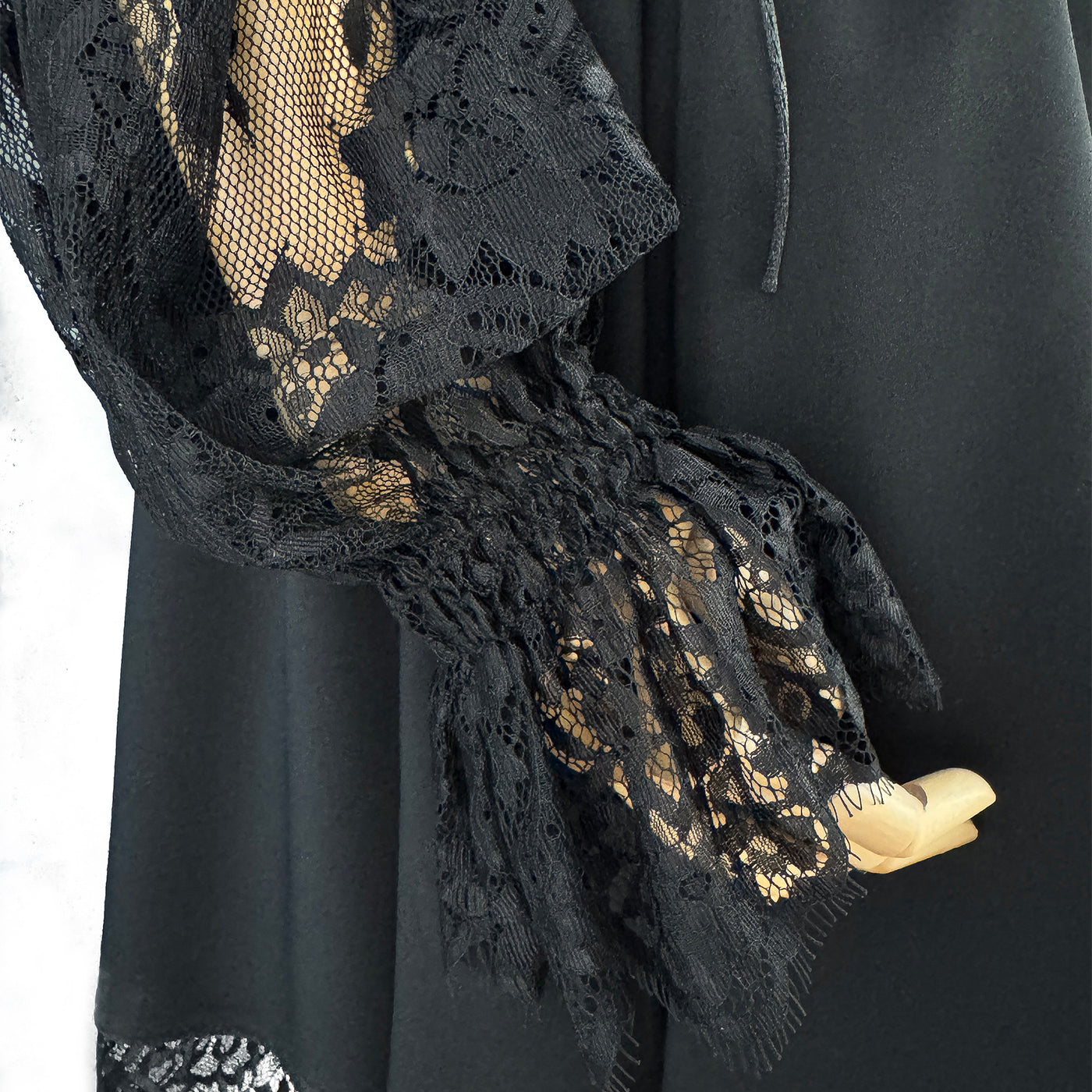 π« Elegant Black Dress with Lace Sleeves