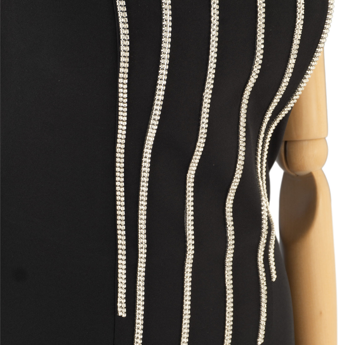 Pearl-Strand Mini Dress – Chic &amp; Confident