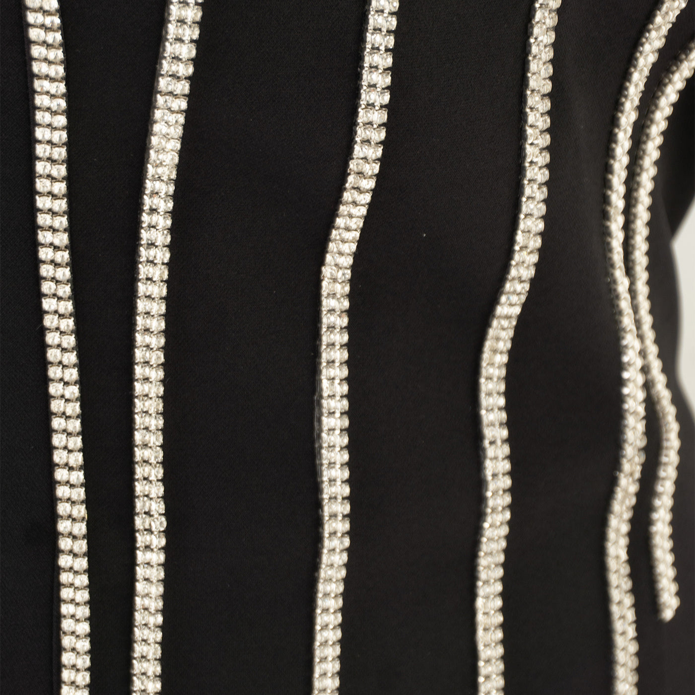 Pearl-Strand Mini Dress – Chic &amp; Confident